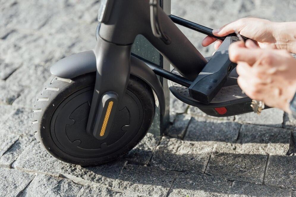 Evaluating the Benefits and Drawbacks of Lithium-ion Batteries for Electric Scooter